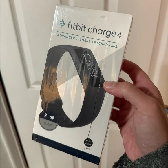 Fitbit Charge 4 - NEW! (damaged box) - Picture 9 of 9